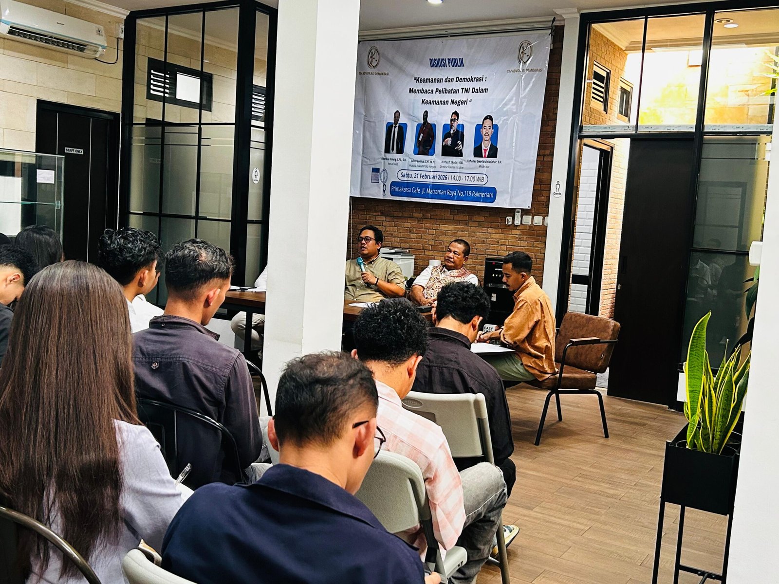 Diskusi Publik Raksha Initiative Keamanan Demokrasi