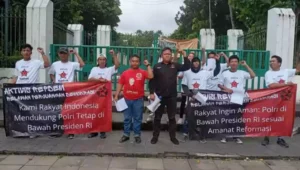 Konferensi Pers Aktivis Repdem Di Tugu Proklamasi