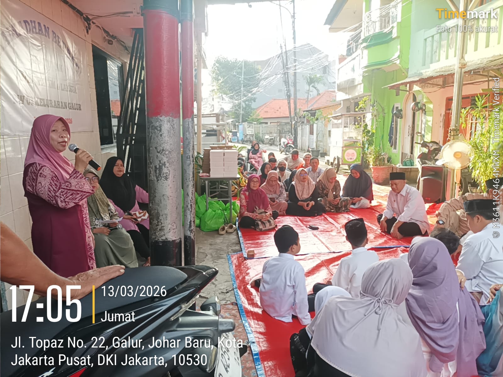 Ibu Rw O3 Sedang Memberi Sambutan