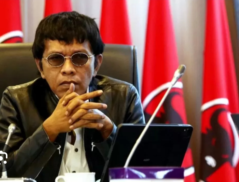 Adian Napitupulu